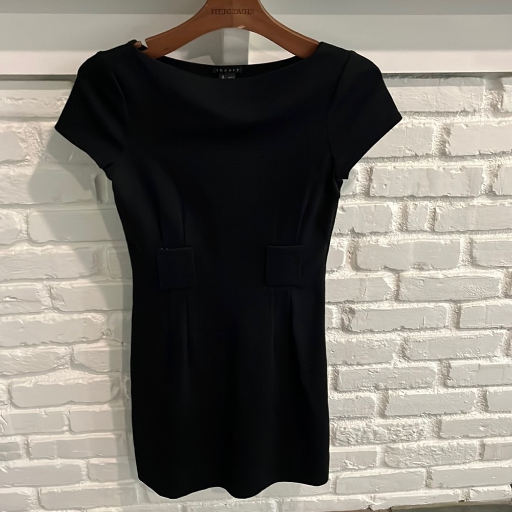 Preloved Theory black dress size 2!